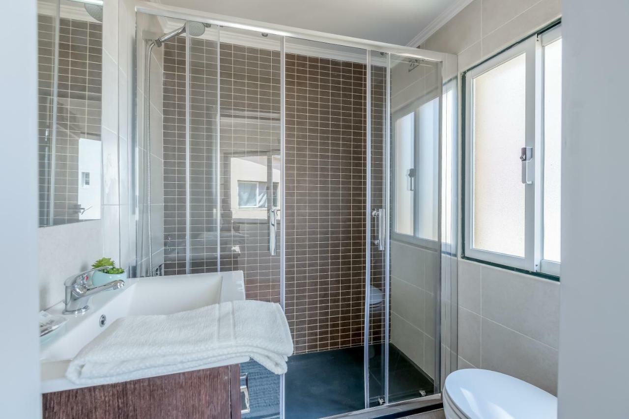 Bright & Spacious Alfama Apartment, By Timecooler Лиссабон Экстерьер фото