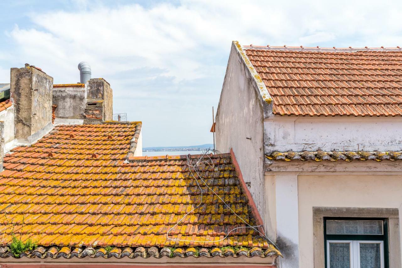 Bright & Spacious Alfama Apartment, By Timecooler Лиссабон Экстерьер фото