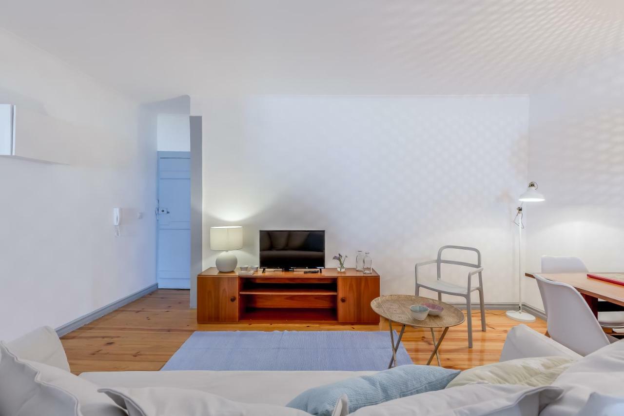 Bright & Spacious Alfama Apartment, By Timecooler Лиссабон Экстерьер фото