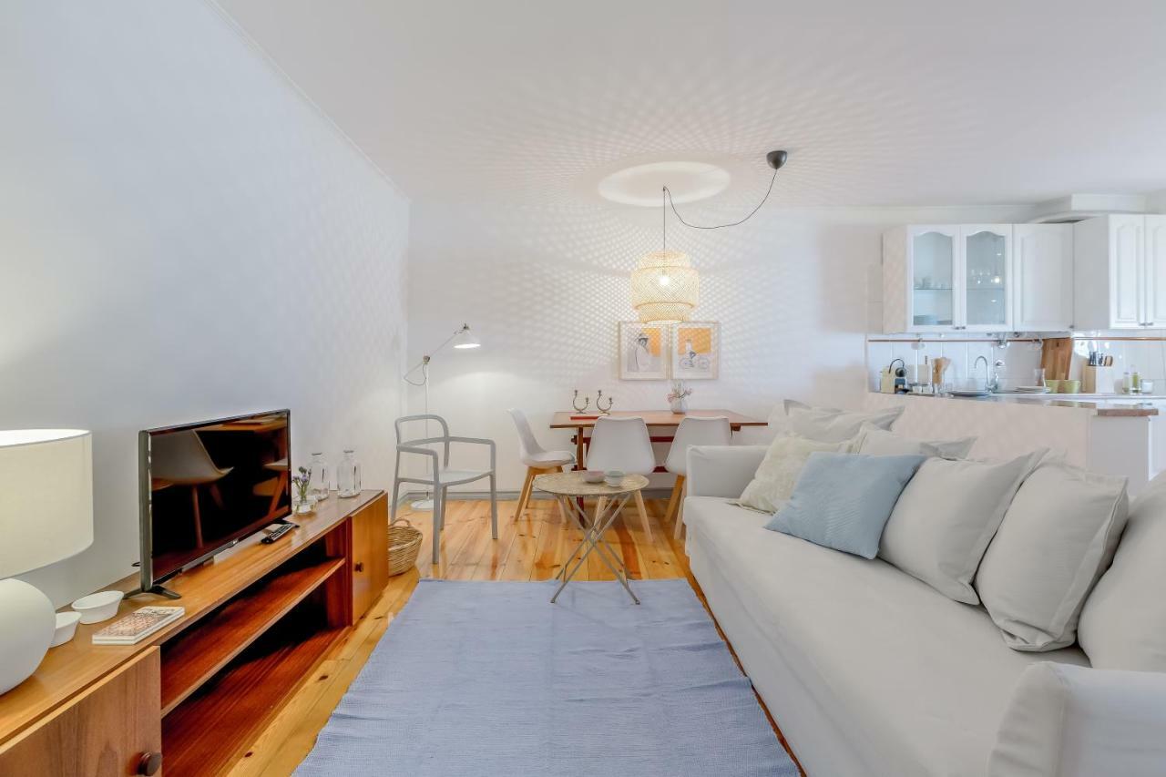 Bright & Spacious Alfama Apartment, By Timecooler Лиссабон Экстерьер фото
